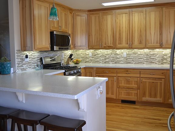 Kitchen with breakfast bar