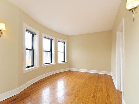 2nd image of 5239 N Winthrop Ave #6E