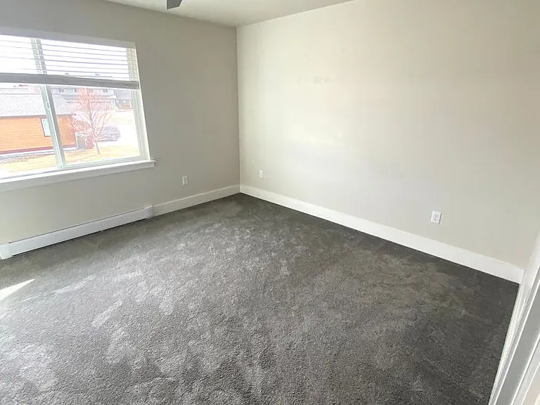 1095 North 14th Avenue — Photo 9