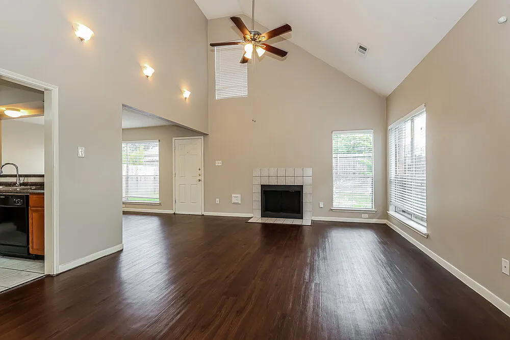 3 bed, 2.5 bath, 1754 sqft, $2,000 — Photo 4