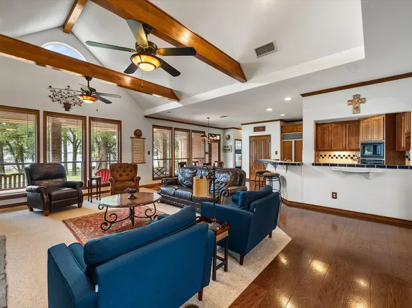 817 Grandview Dr, Corsicana, TX 75109
