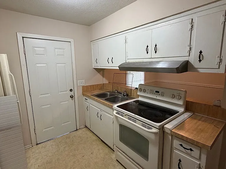 1537 Celia Dr — Photo 4