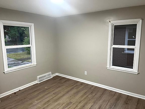 5th image of 21612 Pembroke Ave