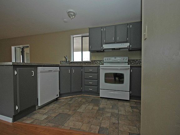 4th image of 844 N Glade Dr