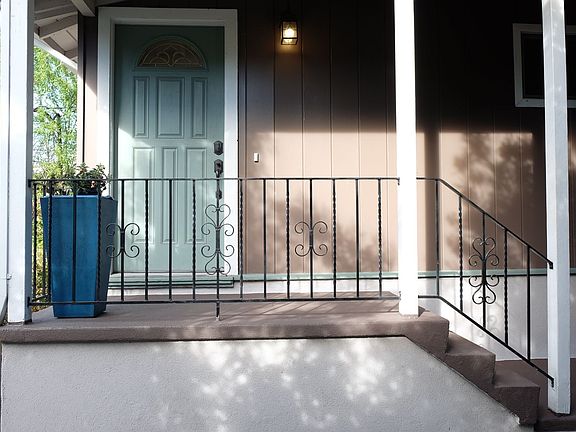 3rd image of 1737 Parkside Dr #A