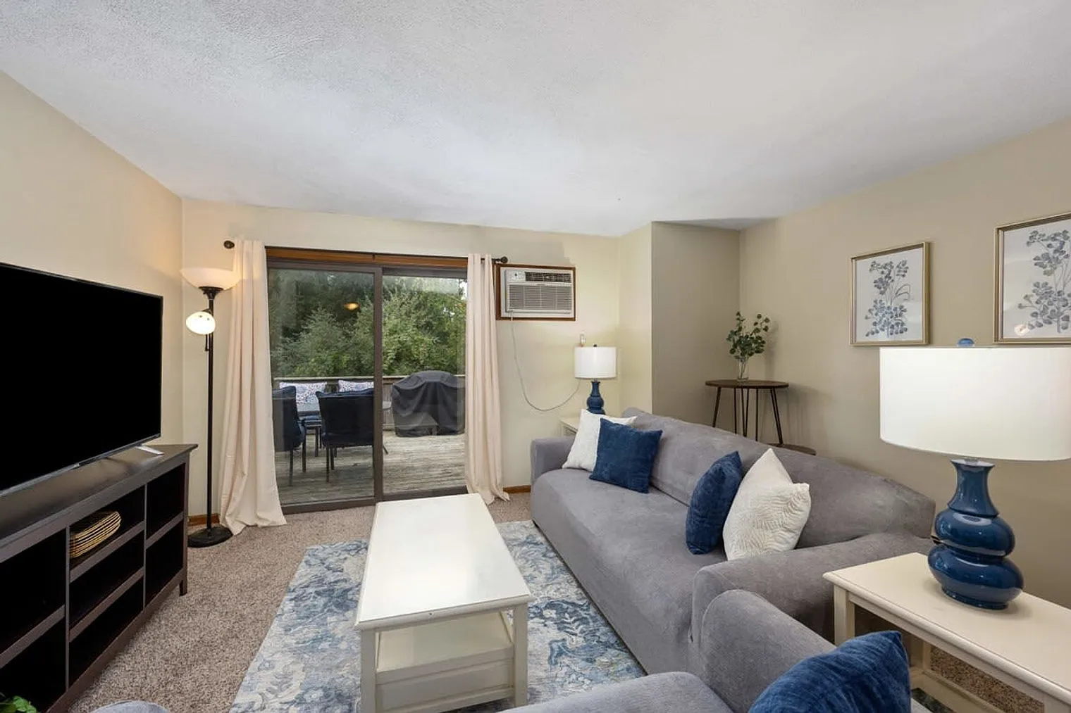 4 bed, 2.0 bath, 893 sqft, $3,381 — Photo 1