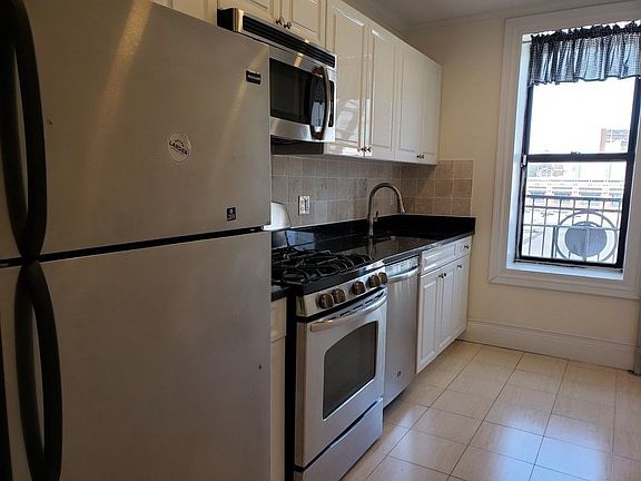 2nd image of 568 Pacific St #5A1