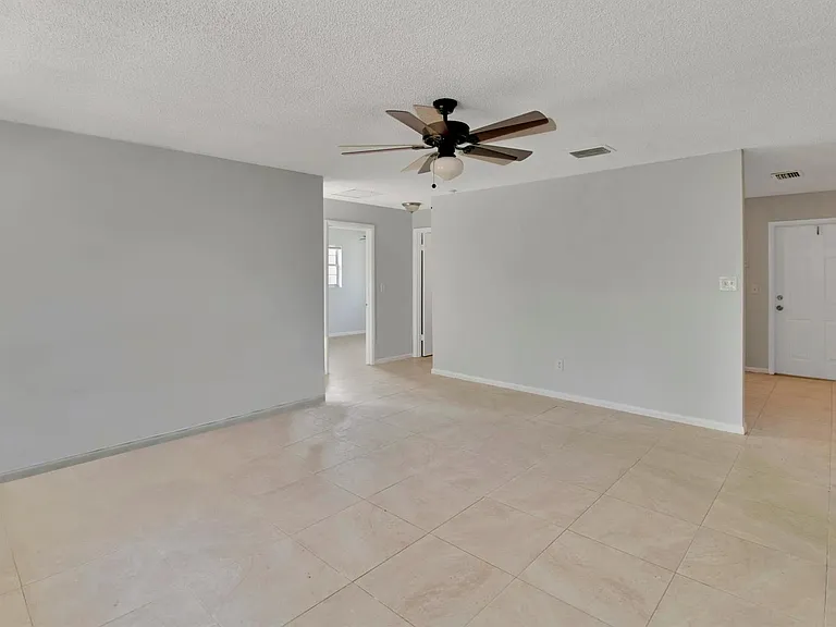 3040 Martin Ave — Photo 6