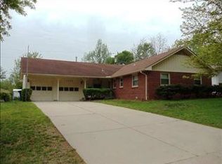 1633 SW Knollwood Dr, Topeka, KS 66611