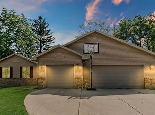 N3354 Narcissus Rd, Lake Geneva, WI 53147