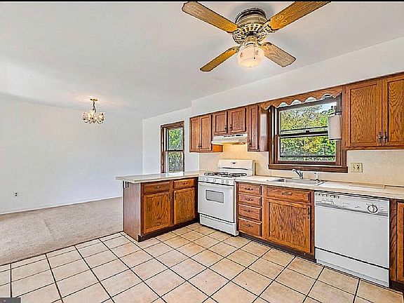 Kitchen & dining room