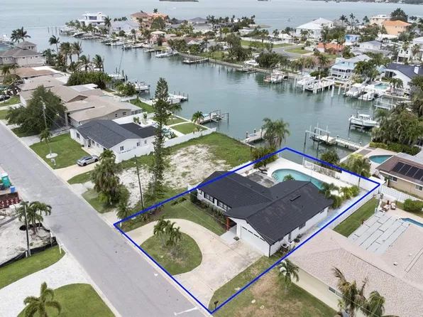 12125 6th St E, Treasure Island, FL 33706