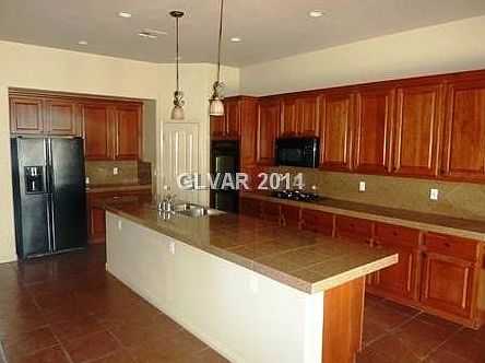 4th image of 245 White Willow Ave