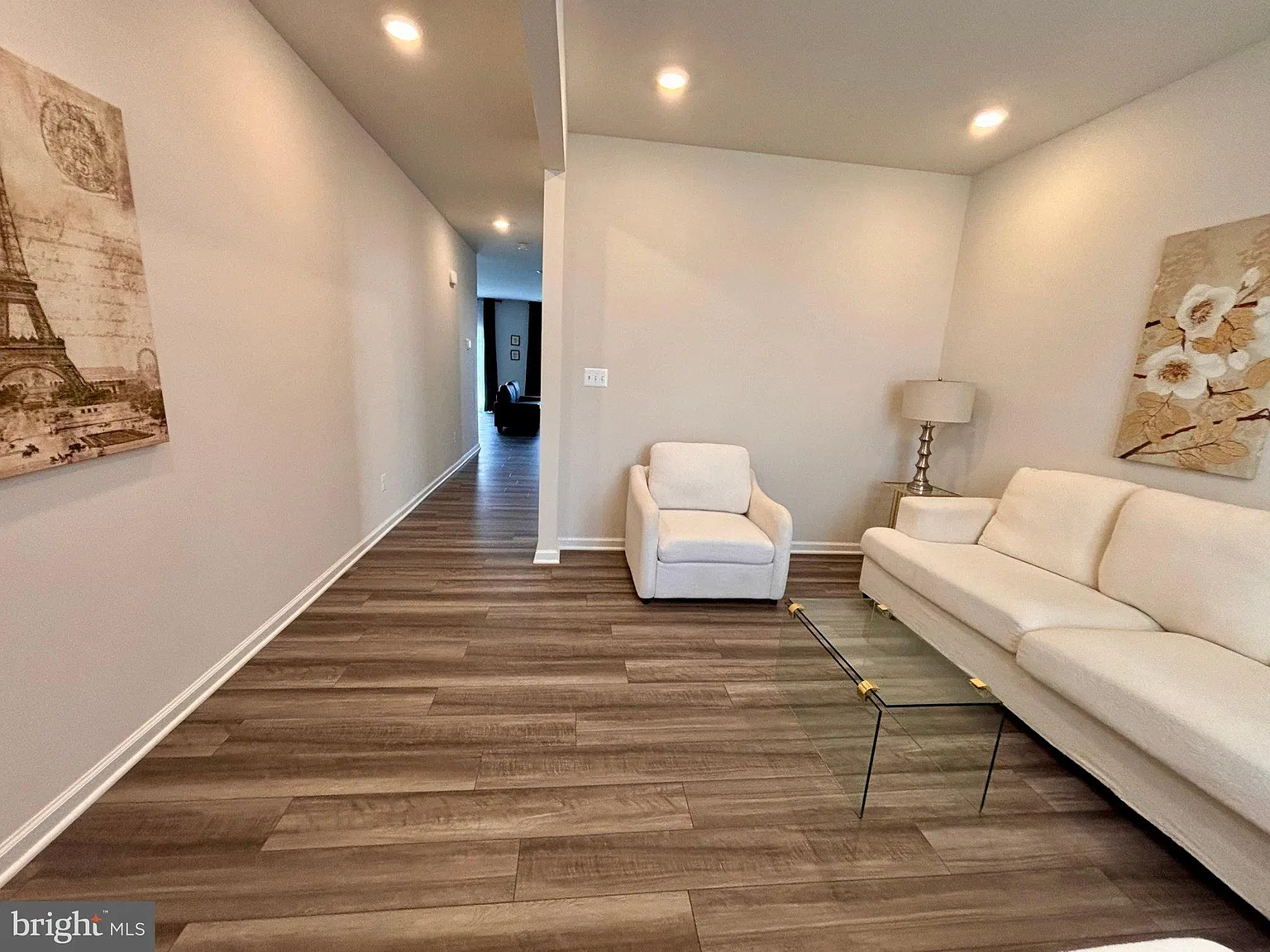 4 bed, 2.5 bath, 2550 sqft, $3,200 — Photo 3