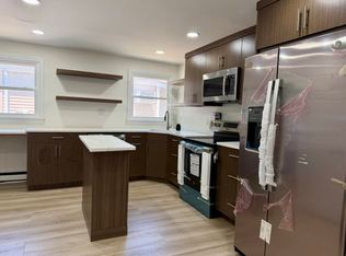 119 Village Cir W, Manorville, NY 11949