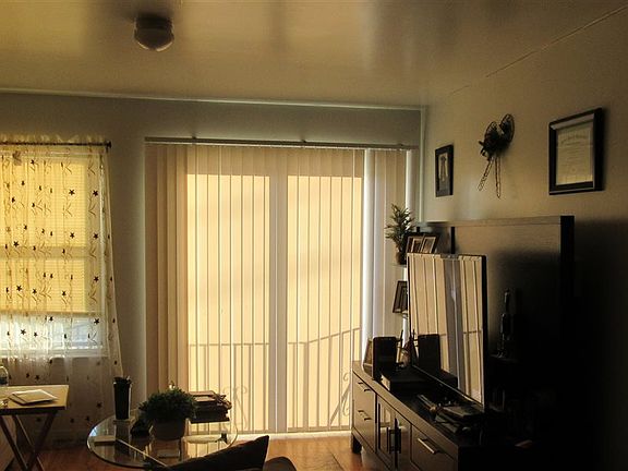 3rd image of 286 Lexington Ave