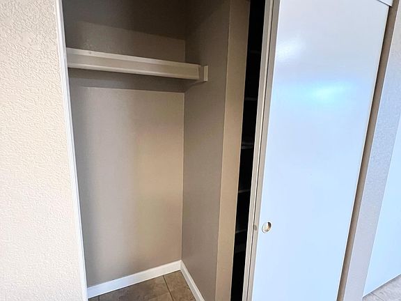 5th image of 520 W Tonopah Dr