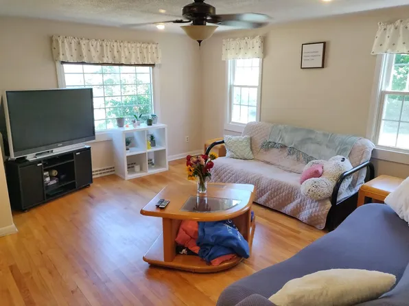 57 Brewster St, Springfield, MA 01119