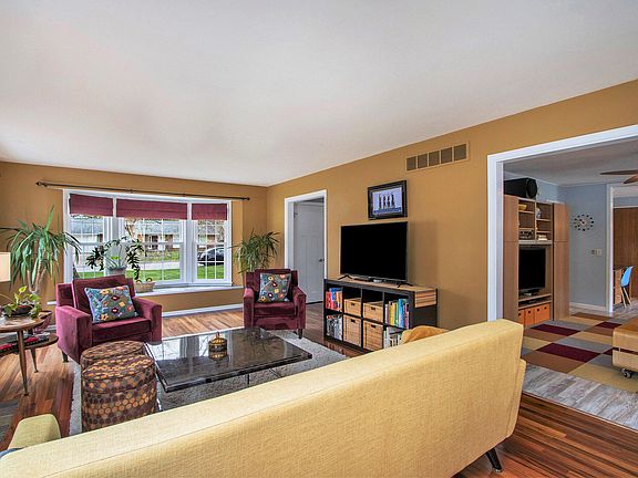 2nd image of 2506 Carlyle Dr
