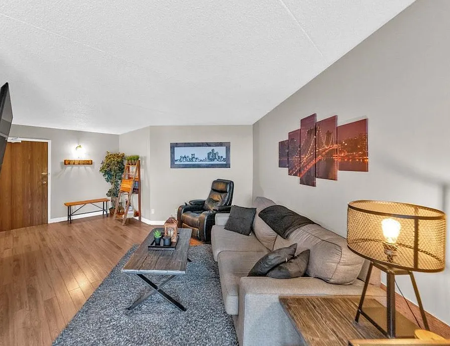 1 bed, $1,662 — Photo 2