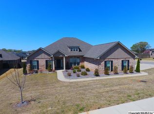 12 Nutcracker Ln SW, Huntsville, AL 35824