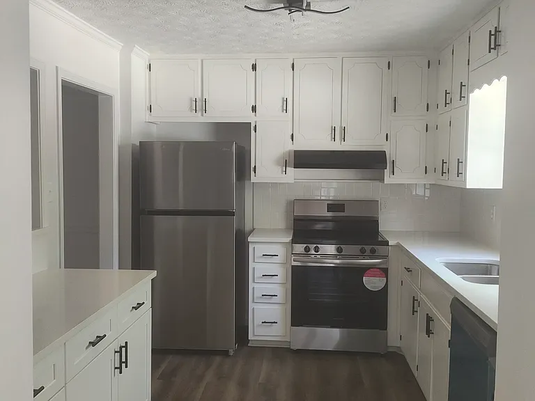 415 Williamsburg Way — Photo 2