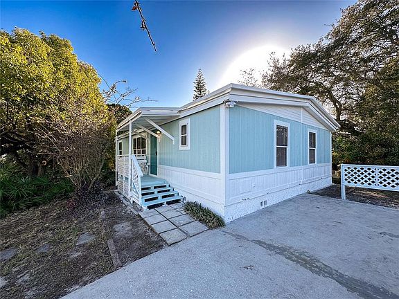 5th image of 14827 Dolphin Dr