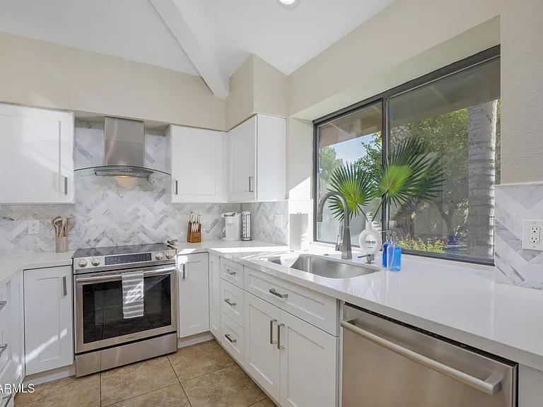 6709 E Sandra Ter — Photo 17