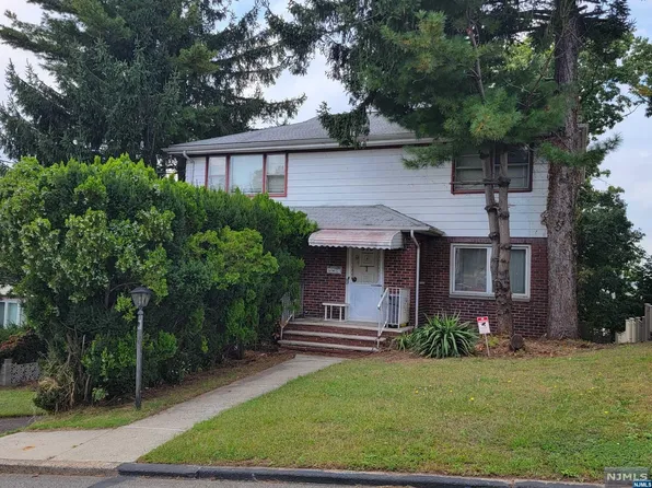519 4th St, Palisades Park, NJ 07650