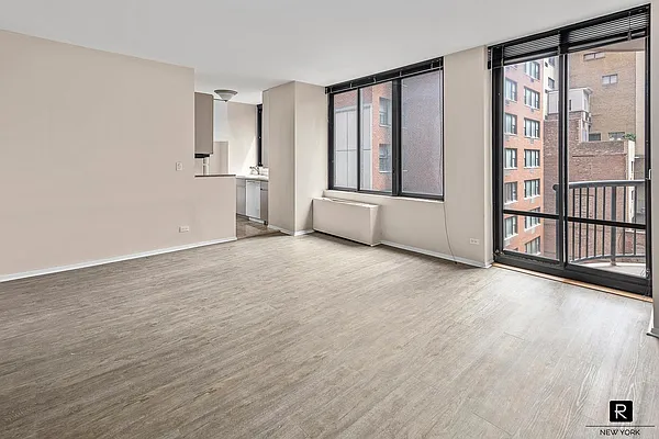 Sold by R New York | media 20