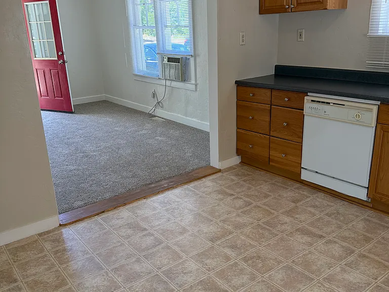 604 Alder St — Photo 6