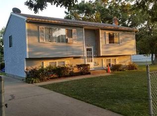 302 40th St, Copiague, NY