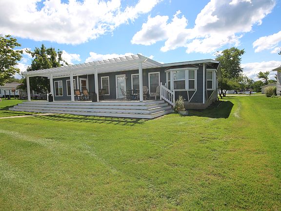 3rd image of 14822 Elm Dr