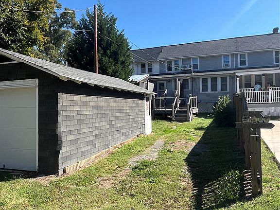 5th image of 90 Maple St
