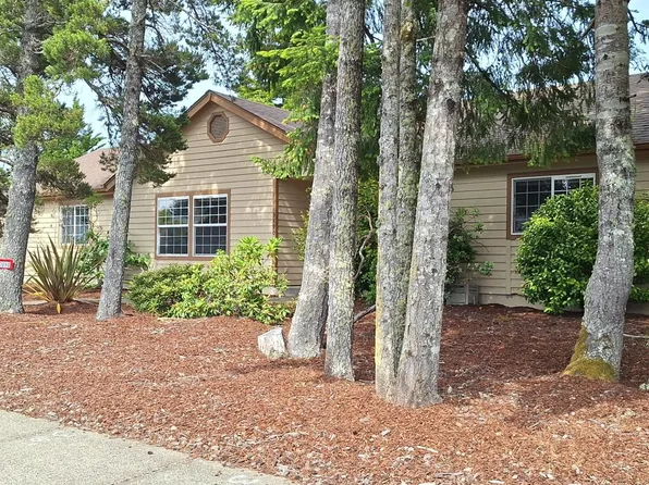 3890 Spruce St, Florence, OR 97439