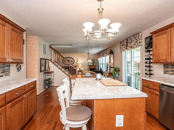 3rd image of 3476 Lakebrook Ct