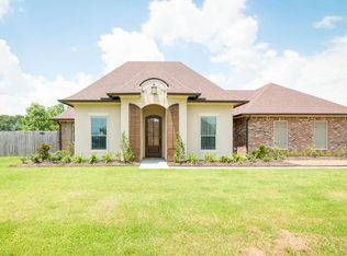 205 Oak Shadows Dr, Youngsville, LA 70592