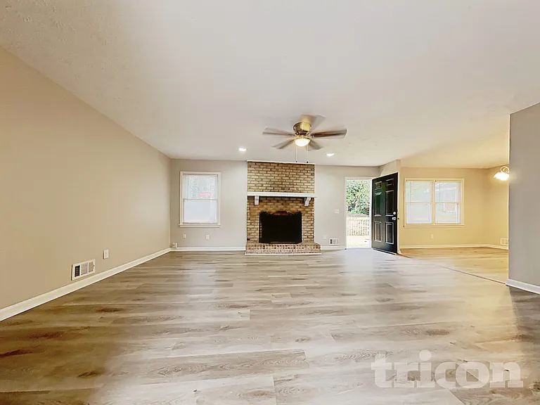 546 Candlewick Ln NW — Photo 2