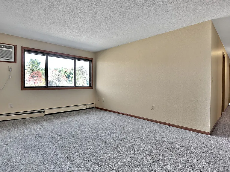 Oakridge Apartments — Photo 17