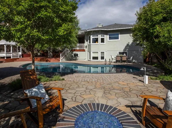 730 Greenview Pl, Los Altos, CA 94024