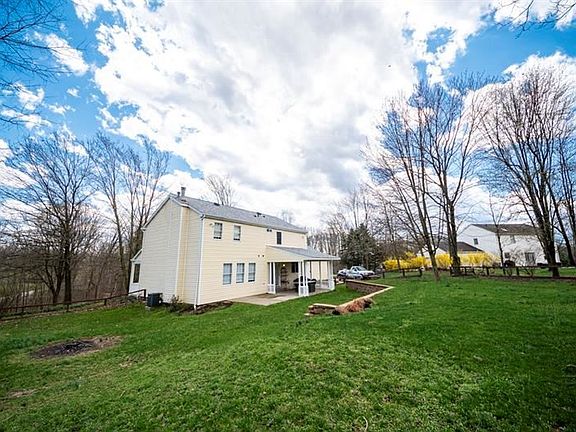 3rd image of 100 Hickory Dr