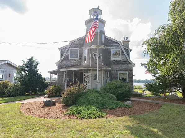 12 Riverside Dr, Berkley, MA 02779