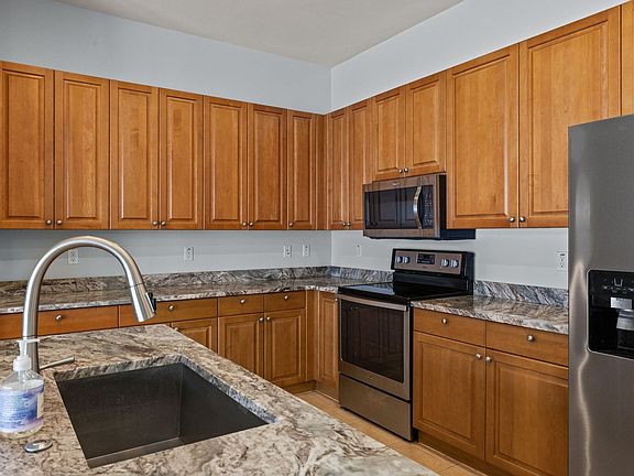 5th image of 14051 Bently Cir