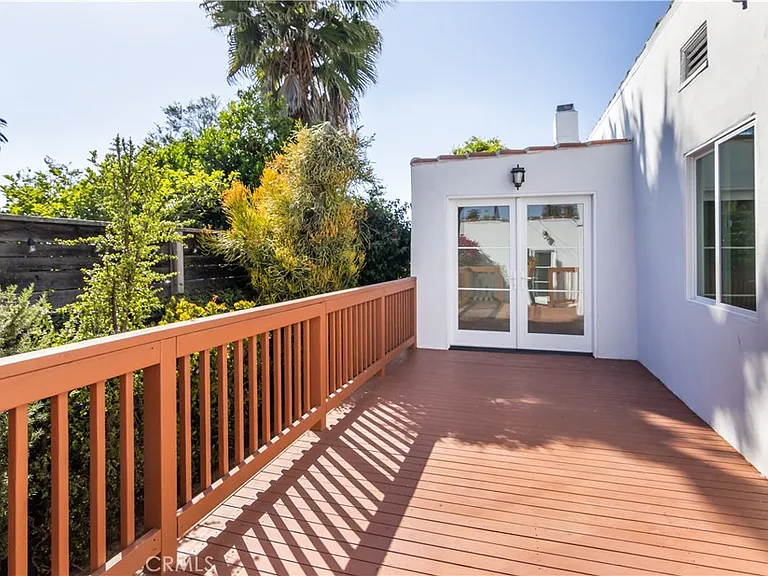 1094 S Plymouth Blvd — Photo 26