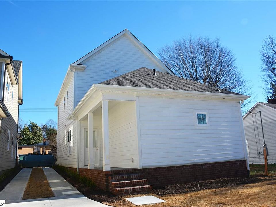 2nd image of 305 C Old Buncombe Rd