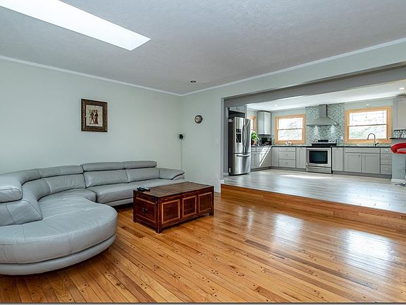 5th image of 215 Murwood Dr