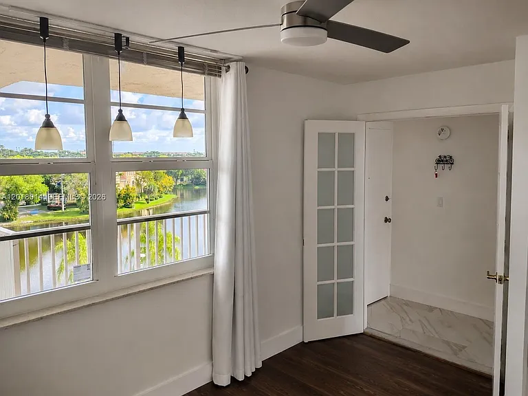 250 Jacaranda Dr #608 — Photo 17