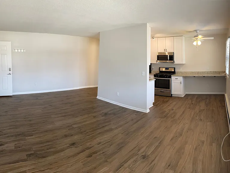 714 Spring St NE #9 — Photo 2