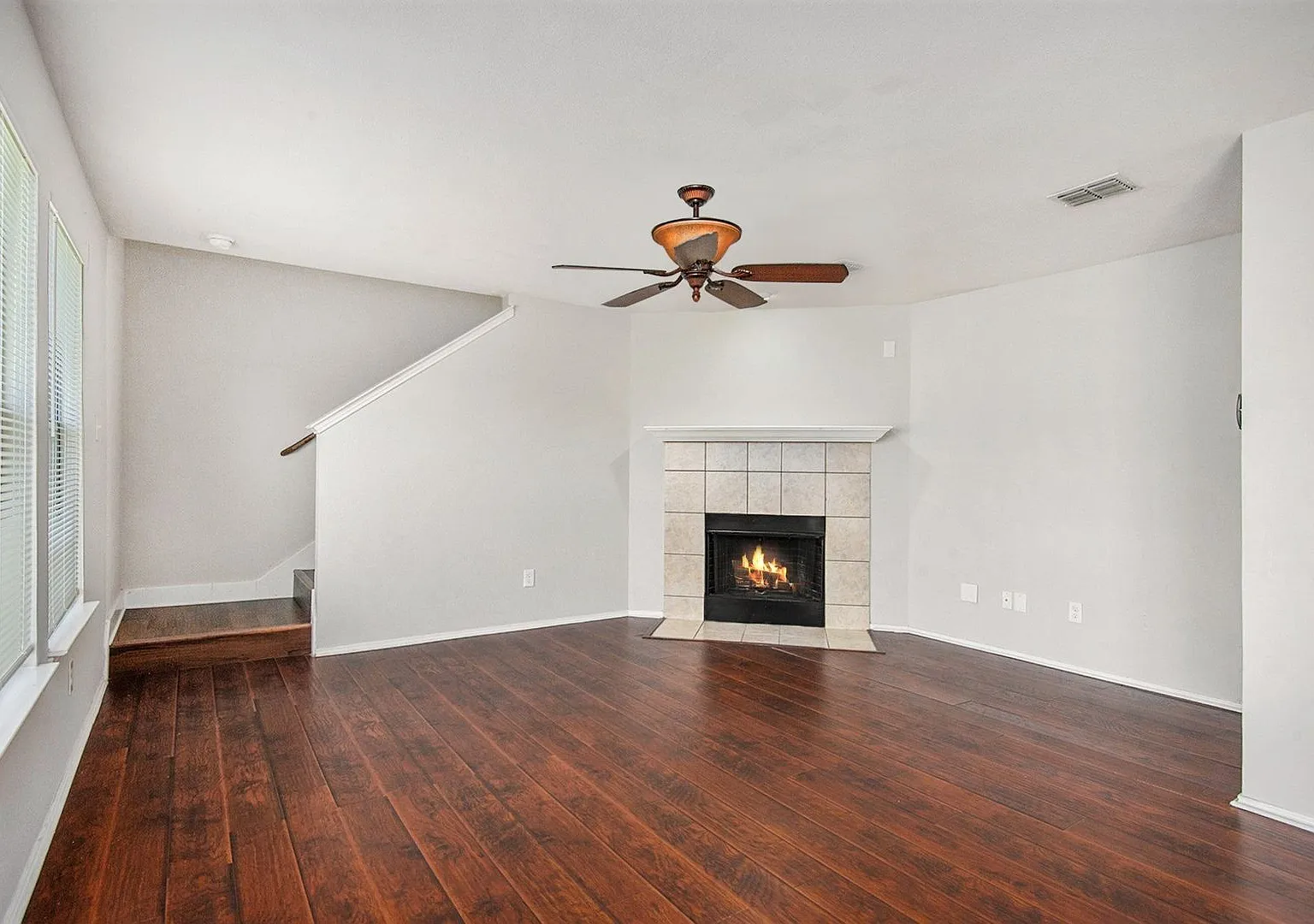 Beautifully crafted 3-2-2 home in the fort worth area! — Photo 2