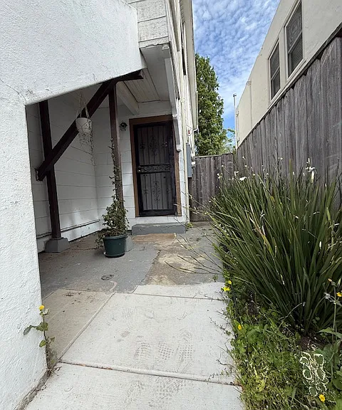 343 Lincoln Ave #1/2 — Photo 1